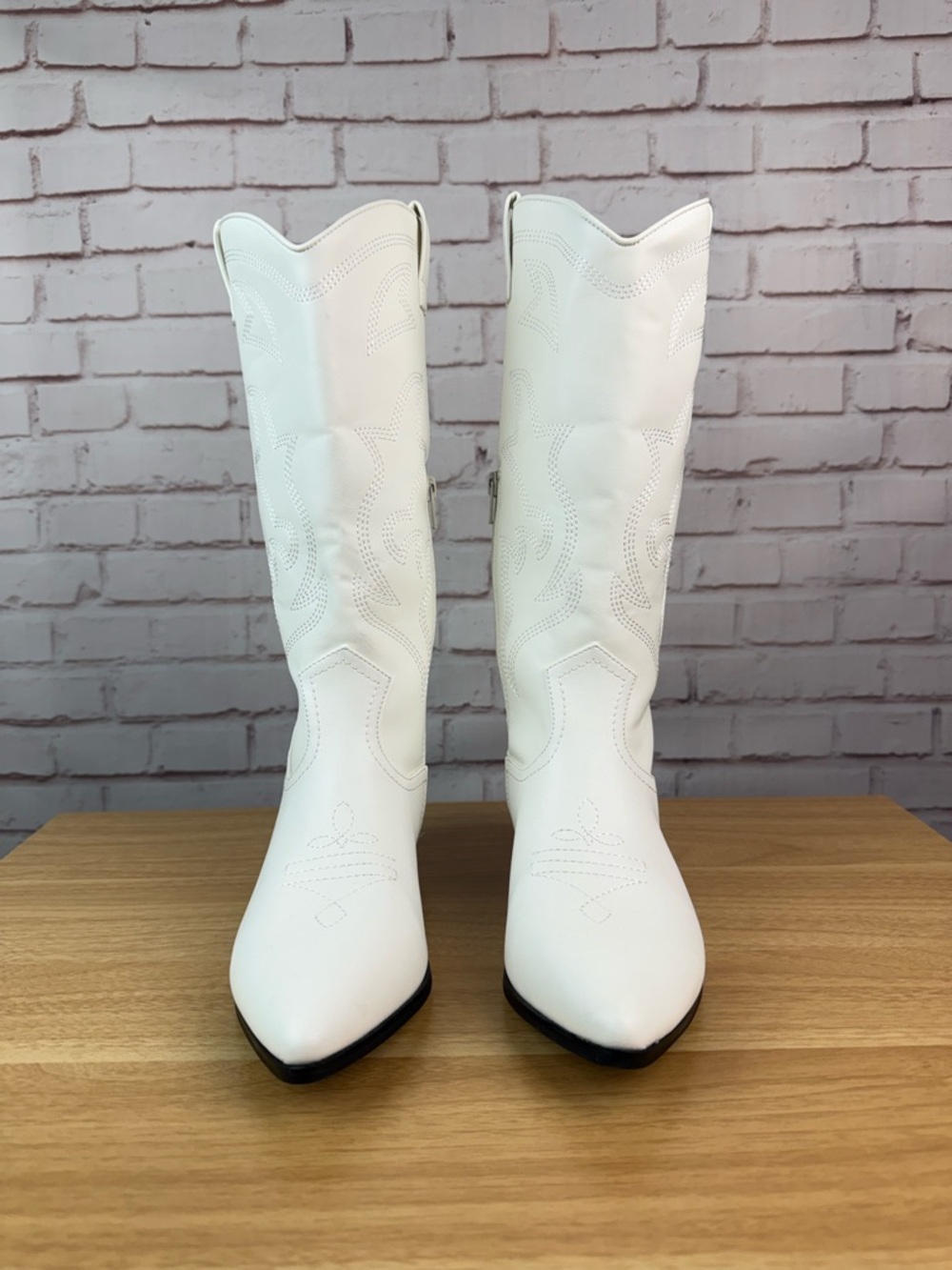 White Women's Western Boots‎